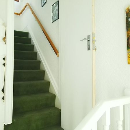 Service Accommodation 2 Bed Room Apartment In Newport South Wales Near Celtic Manor Icc Wales Exterior photo