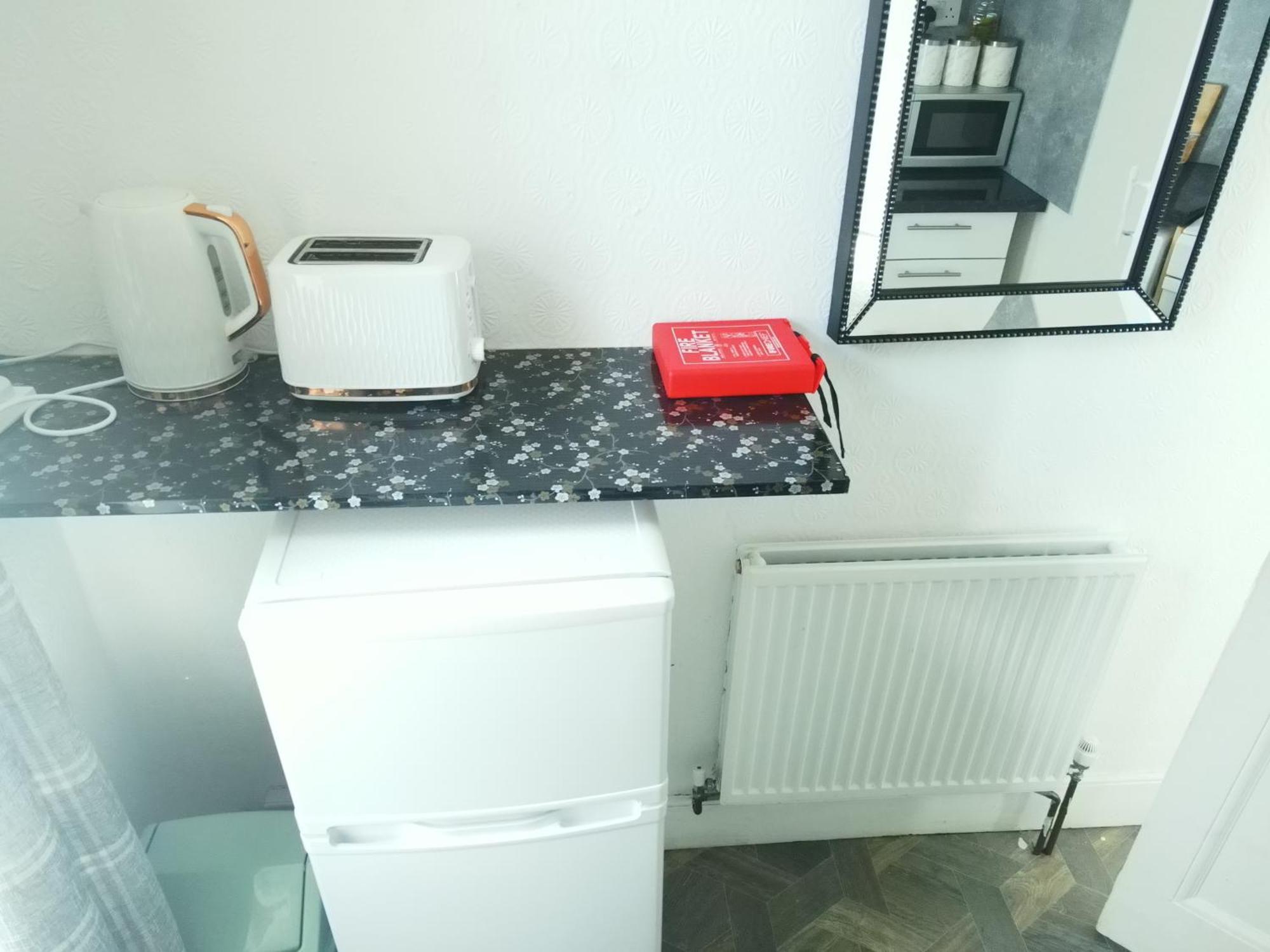 Service Accommodation 2 Bed Room Apartment In Newport South Wales Near Celtic Manor Icc Wales Exterior photo