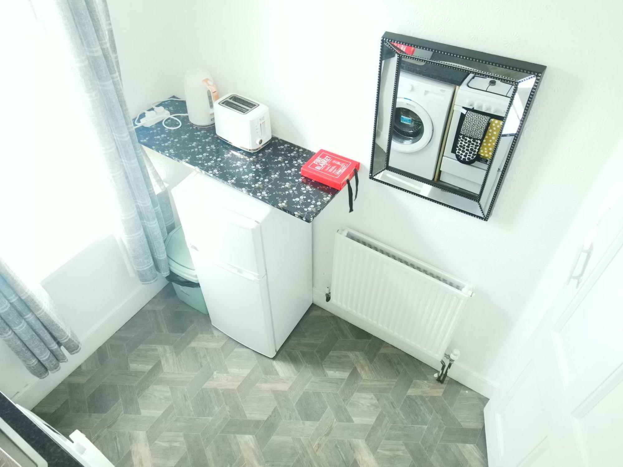 Service Accommodation 2 Bed Room Apartment In Newport South Wales Near Celtic Manor Icc Wales Exterior photo