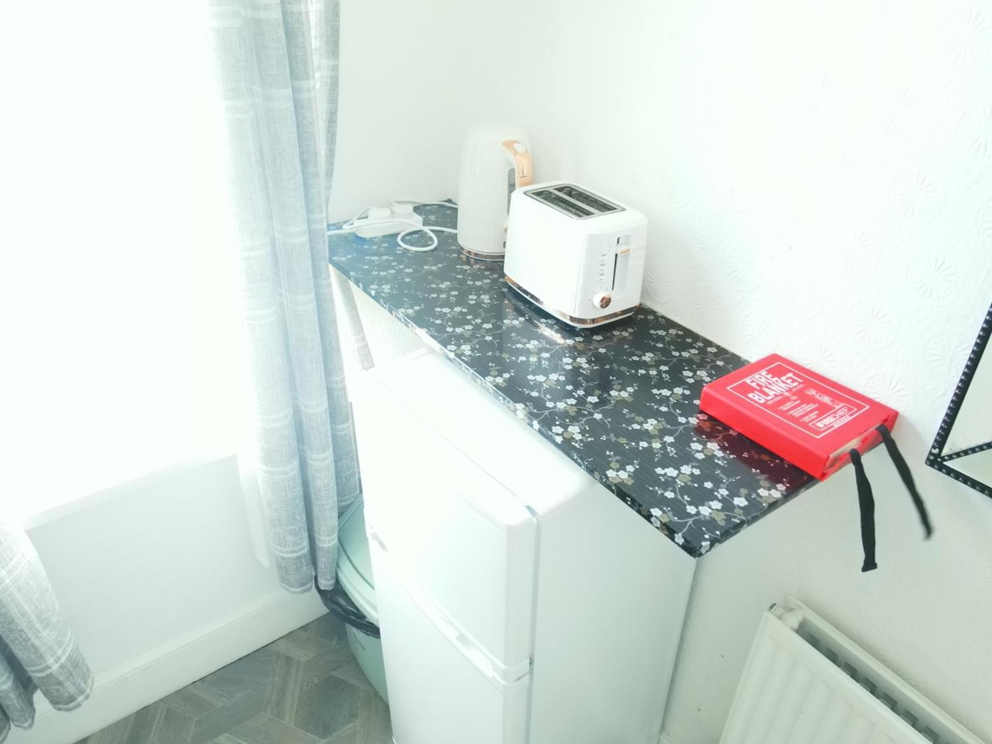 Service Accommodation 2 Bed Room Apartment In Newport South Wales Near Celtic Manor Icc Wales Exterior photo