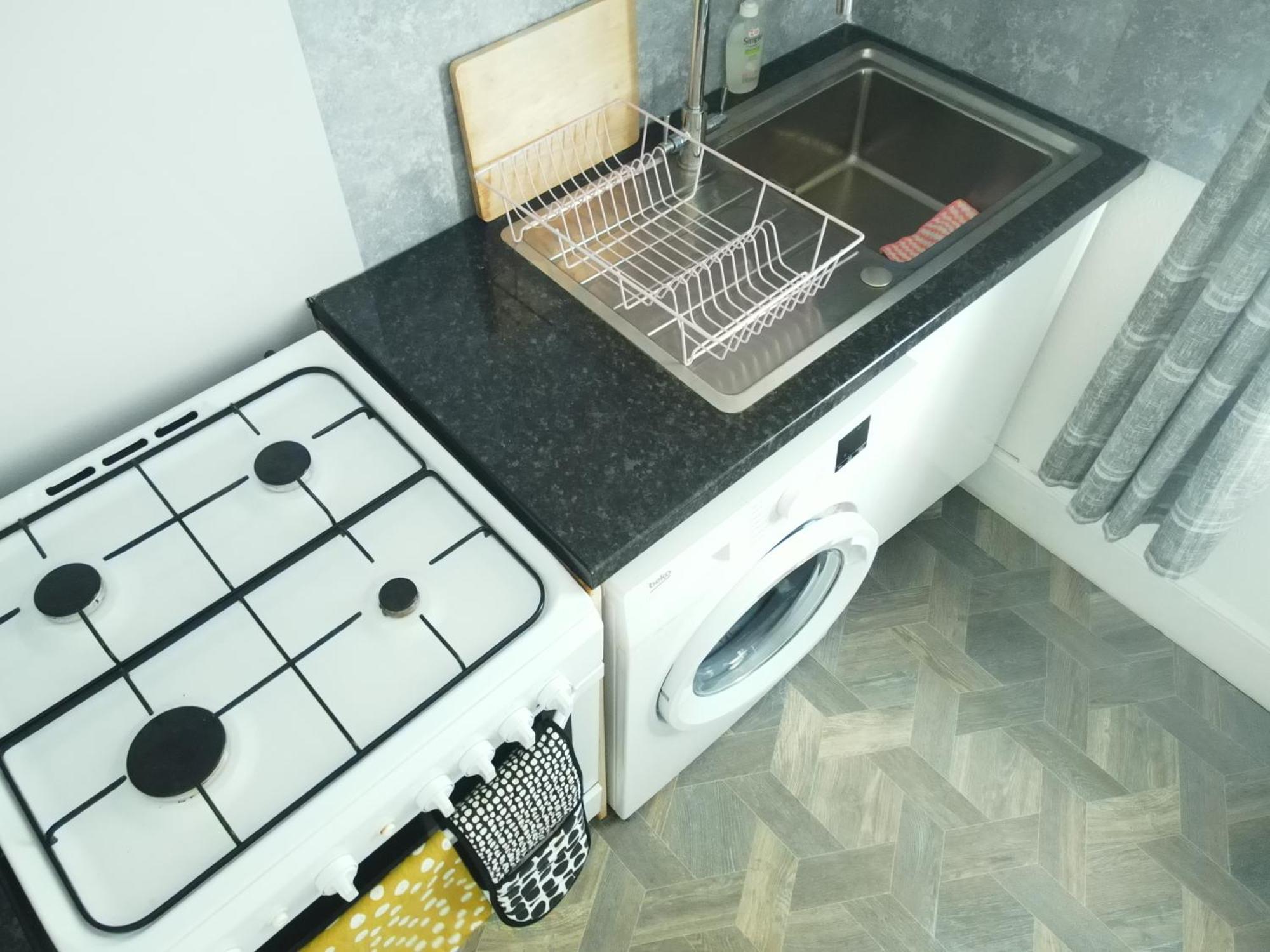 Service Accommodation 2 Bed Room Apartment In Newport South Wales Near Celtic Manor Icc Wales Exterior photo
