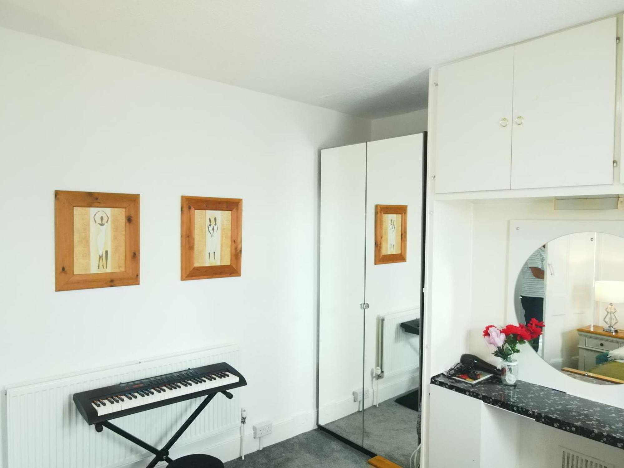Service Accommodation 2 Bed Room Apartment In Newport South Wales Near Celtic Manor Icc Wales Exterior photo