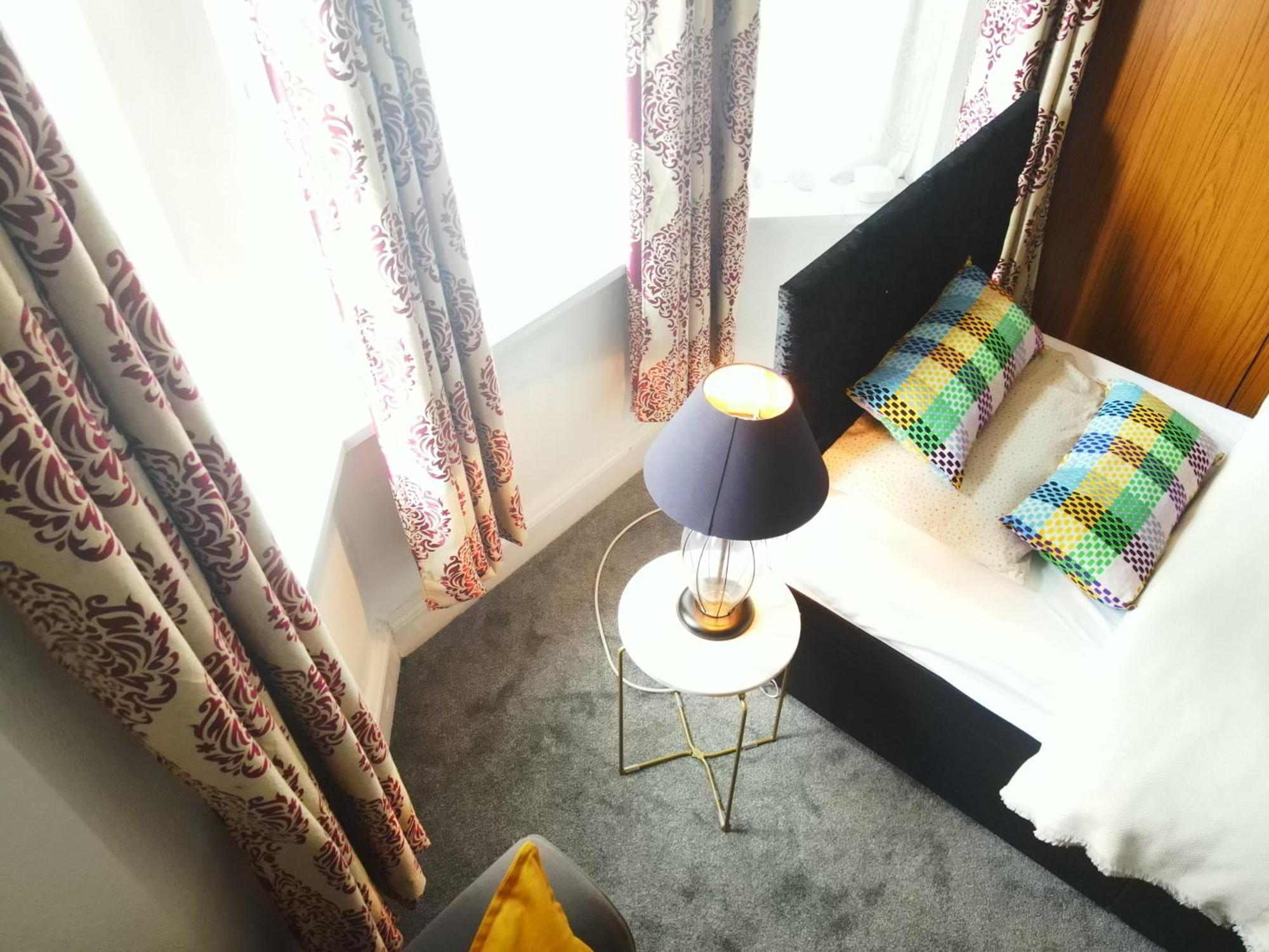 Service Accommodation 2 Bed Room Apartment In Newport South Wales Near Celtic Manor Icc Wales Exterior photo