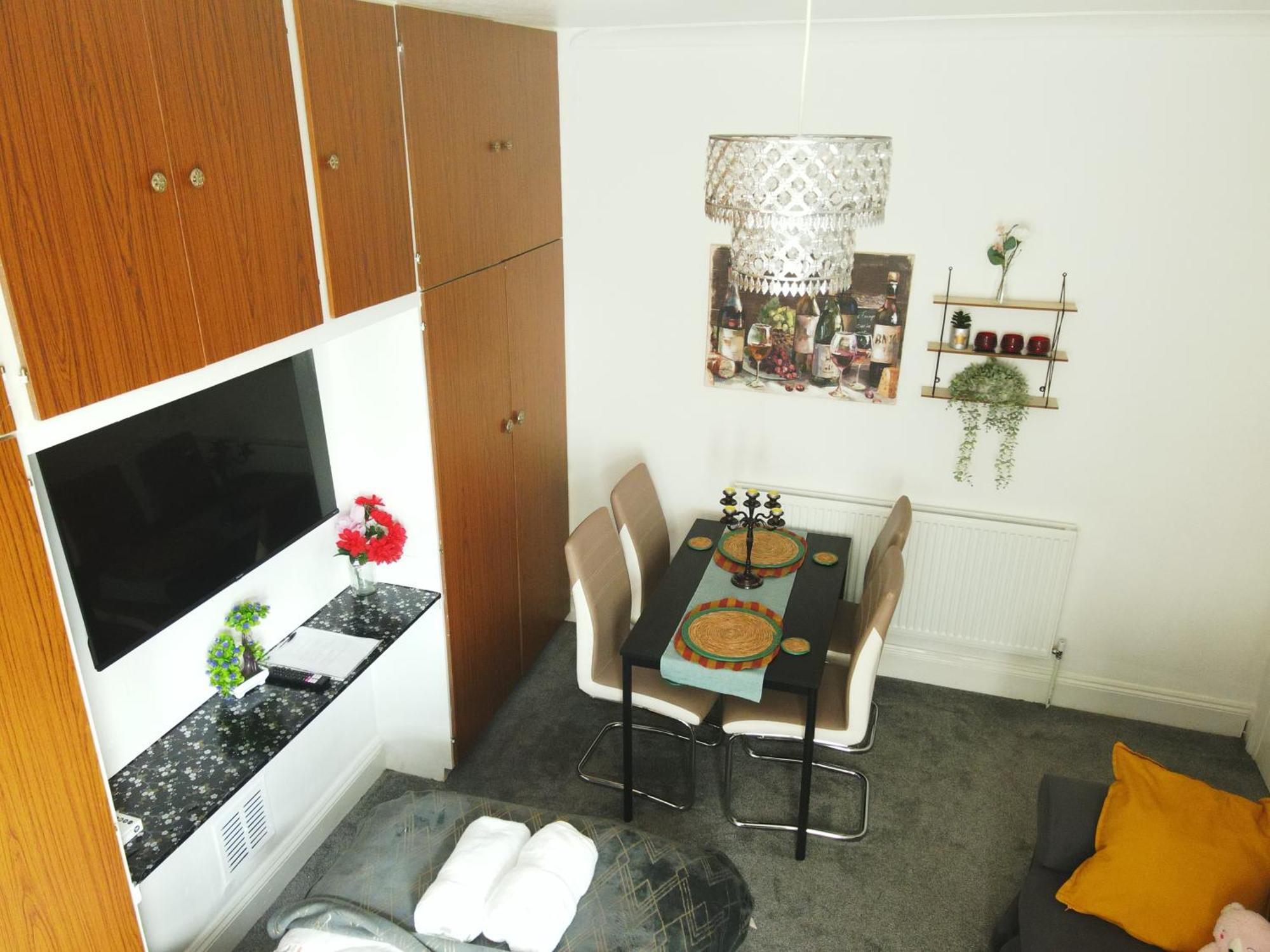 Service Accommodation 2 Bed Room Apartment In Newport South Wales Near Celtic Manor Icc Wales Exterior photo